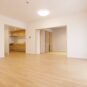 居間 隣の和洋室と繋げて使用すれば、約27.6帖の大空間が完成します。
