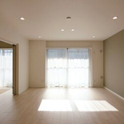 リビング隣の和洋室は可動間仕切りとなっており、開け閉めをする事で様々な使い方が可能に。居間
