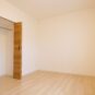 寝室 【洋室5.5帖】独立性の高い居室。寝室にピッタリで、使いやすいサイズ感に、使いやすい形のお部屋です。