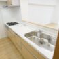 キッチン 調理スペースが広く取られたキッチンです。対面式でキッチンにもリビングにも圧迫感を生みません。